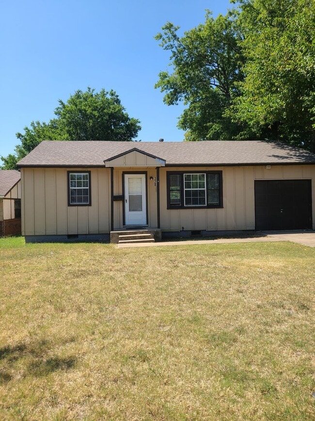 Building Photo - A Must See!!! New throughout!