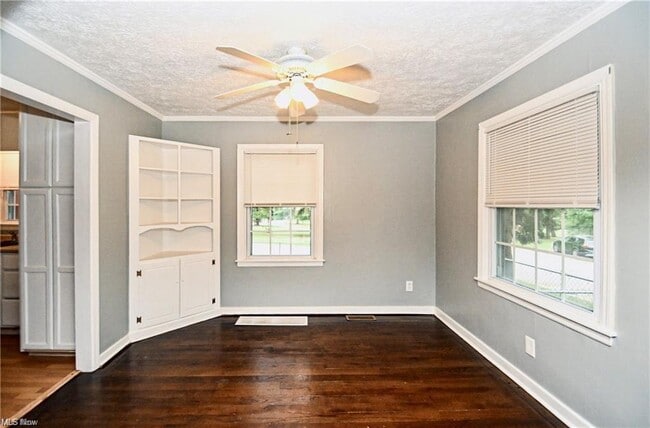 Building Photo - 1699 Sunset Ave