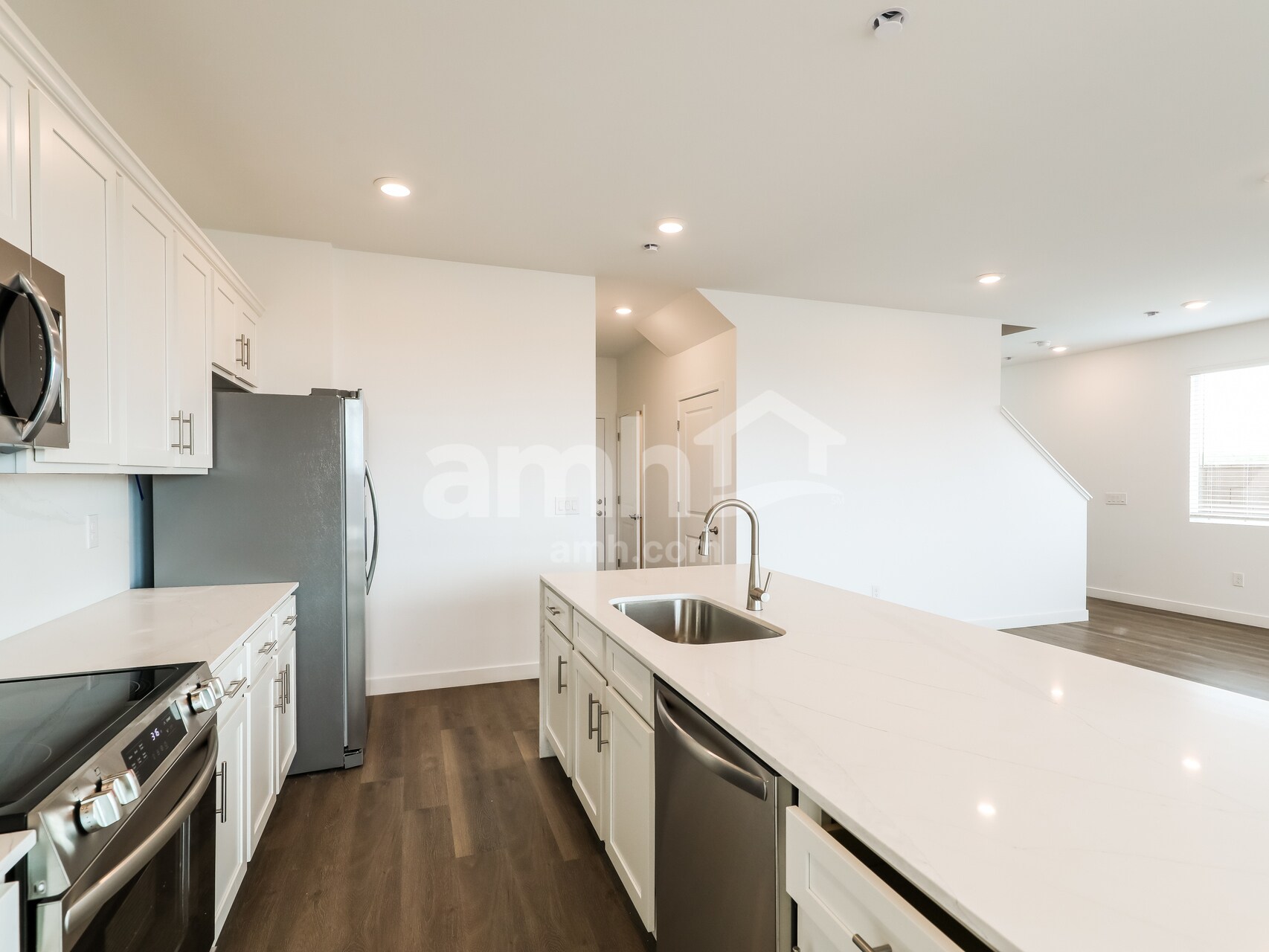 Building Photo - 6119 W Calle Lingo