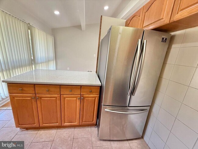 Building Photo - 7700 Glenister Dr