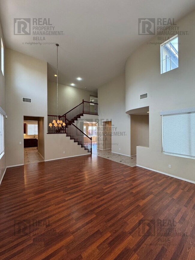 Building Photo - Spacious & Stylish 5-Bed, 3-Bath Home in Prime Murrieta Location