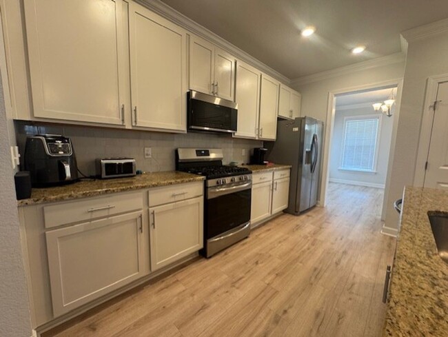 Building Photo - Immaculate Four Bedroom Home in Joliff Lan...