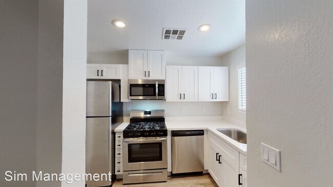 Building Photo - 2 br, 1 bath Apartment - 906 E Roma Avenue