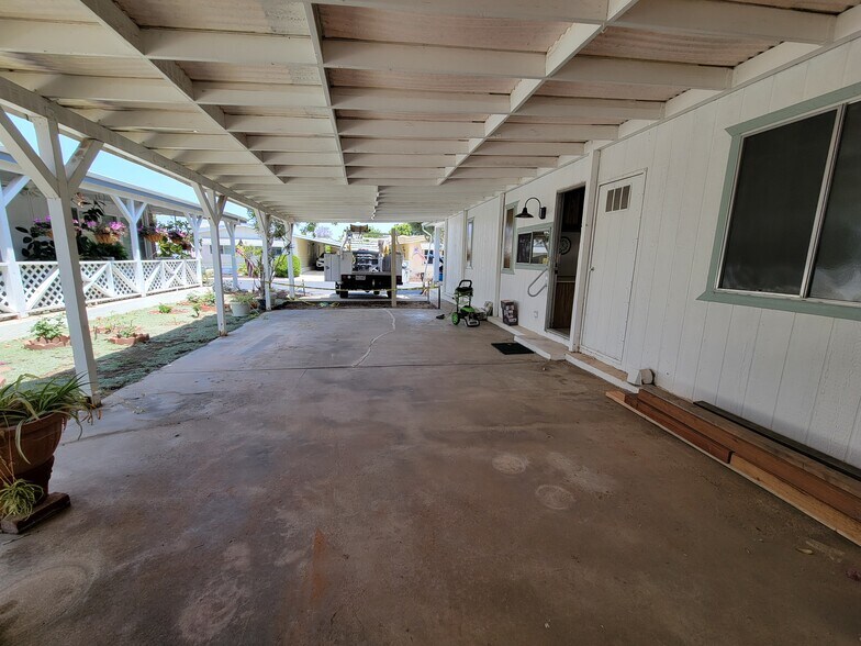 3-4 car driveway - 18 Tahquitz Ct
