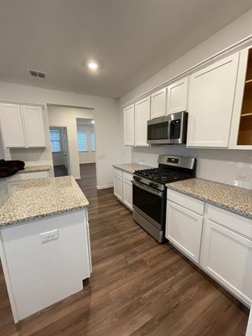 Building Photo - 3700 Milkweed Rd