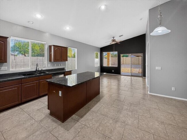 Building Photo - Single level, 4 bed 2 bath in Gilbert