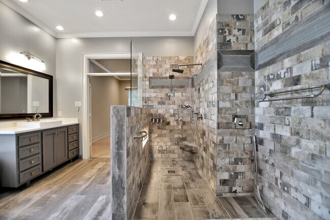 Building Photo - 6615 Butler Oaks Ct