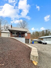 Building Photo - Charming 3-bedroom, 1-bath home in Oakdale, PA!