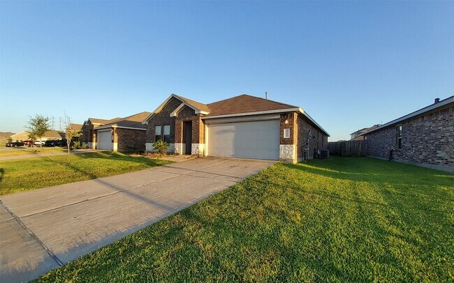 Building Photo - 22619 Castello Lakes Dr