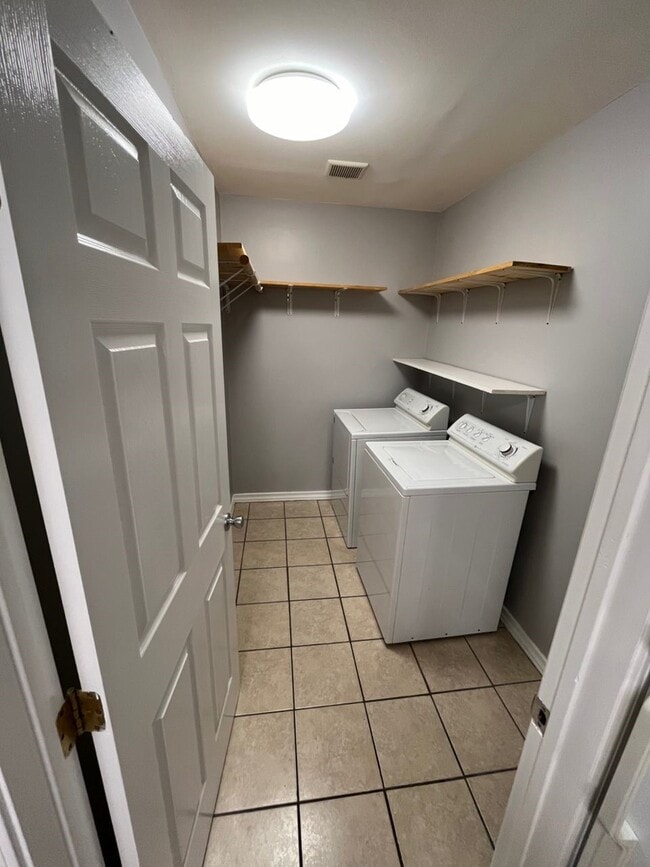 Building Photo - 4927 Leeland St