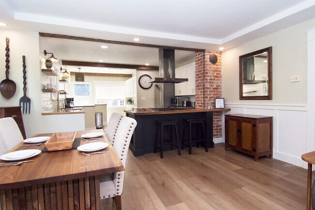 Building Photo - 1924 Cleveland Blvd