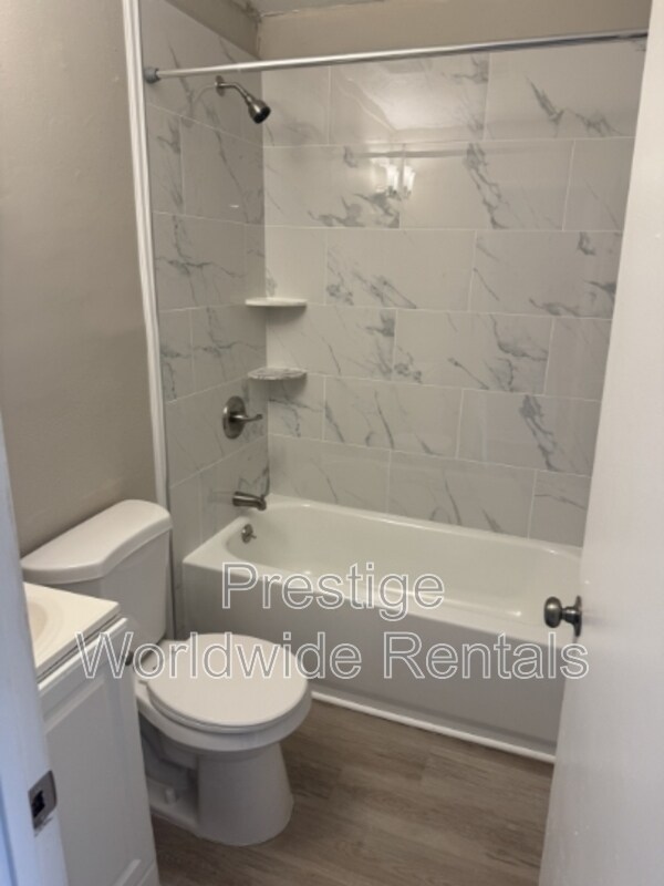 Building Photo - 1718 Knowles Rd