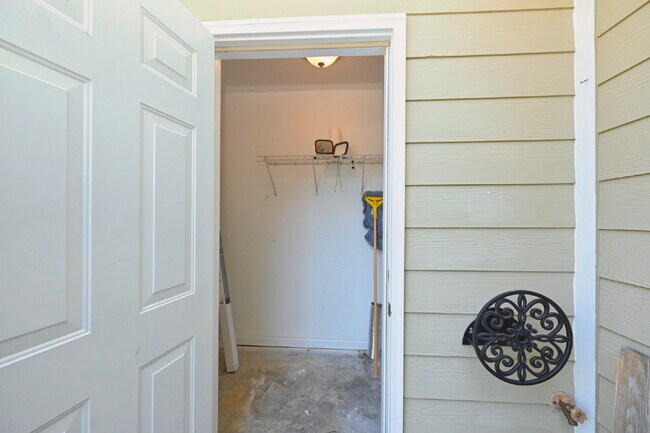 Building Photo - 167 Cobblestone Pl Dr