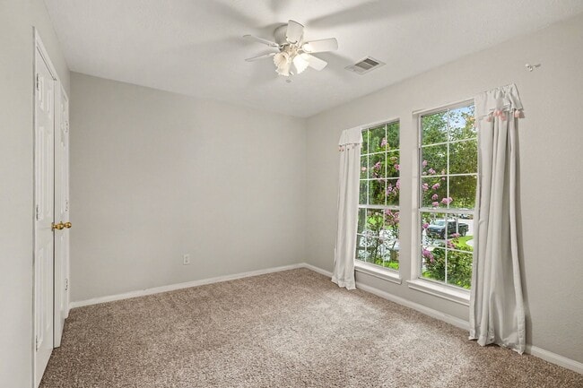 Building Photo - 3808 Armand Dr
