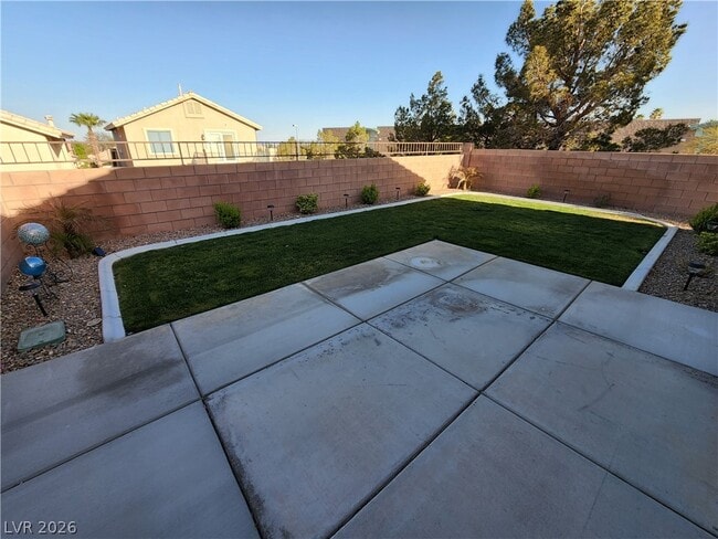 Building Photo - 300 Vilberti Ct