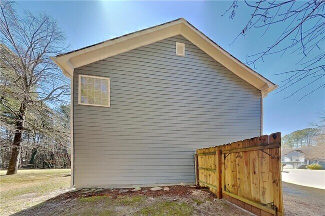 Building Photo - 1210 Hannah Ct SE