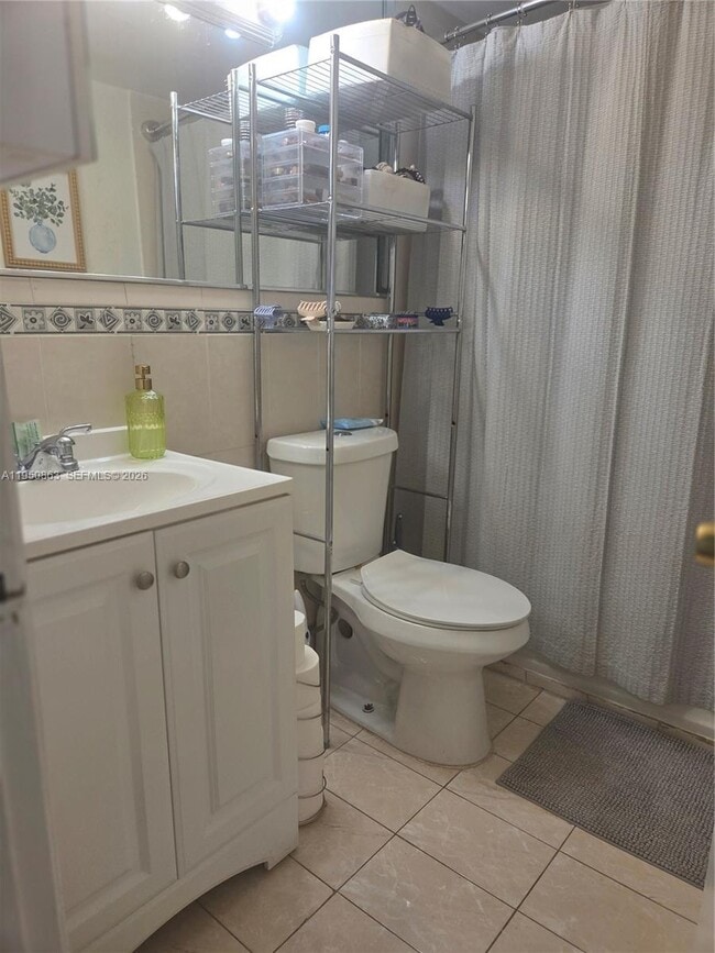 Building Photo - 8889 Fontainebleau Blvd