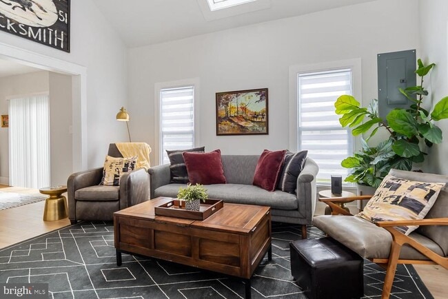 Building Photo - 207 Dodson Ave