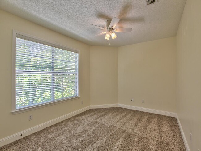 Building Photo - 3208 Castle Ct