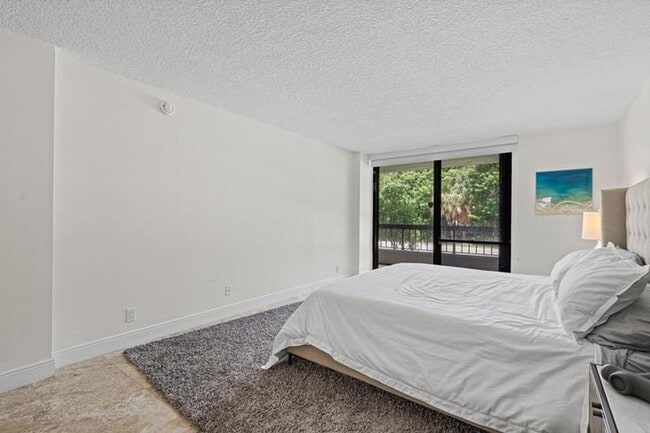Building Photo - 277 N Ocean Blvd