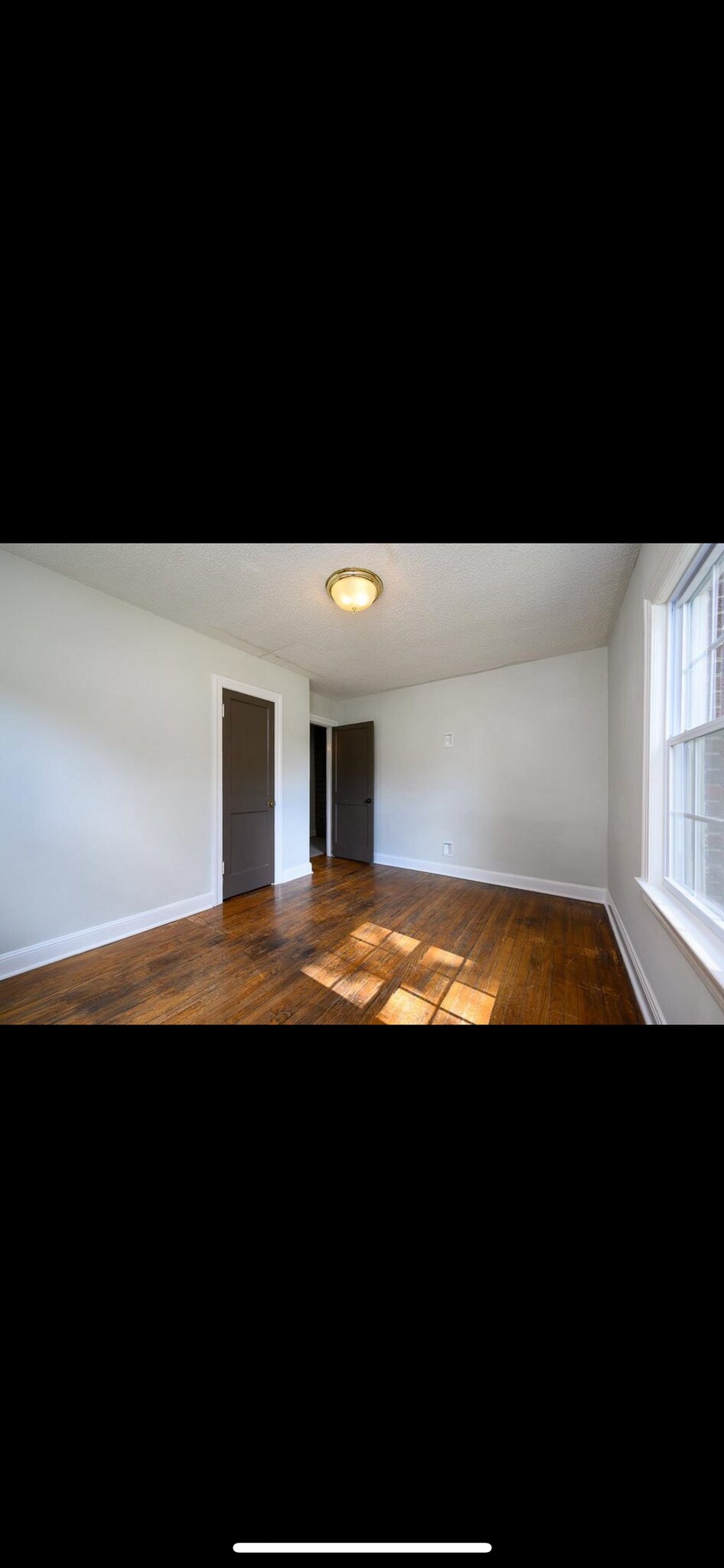 Building Photo - 1131 Kenwood Dr