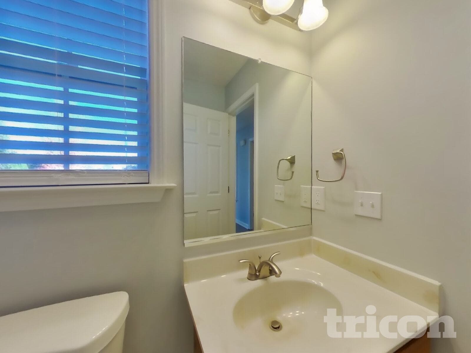 Building Photo - 1605 Mary Ct