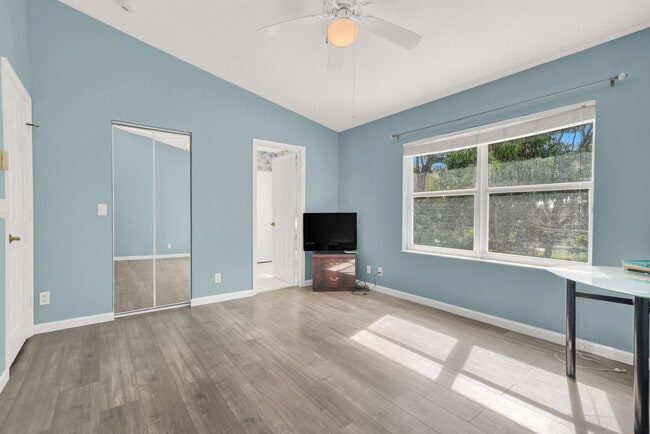 Building Photo - 10120 Boca Palm Dr