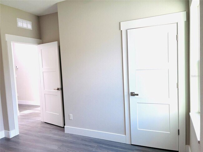 Building Photo - 98 Wheatfield Dr