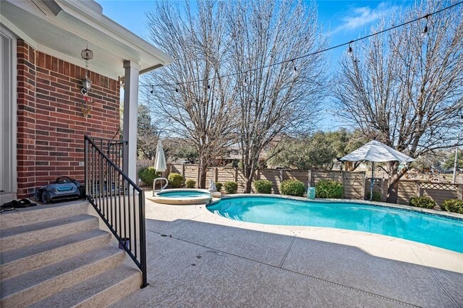 Building Photo - 2112 Bandera Path