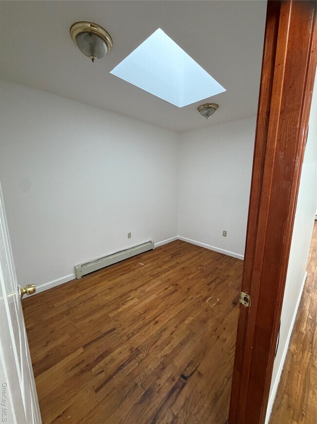 Building Photo - 172-07A 90th Ave