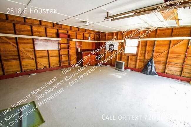 Building Photo - Close to Local Amenities and Downtown