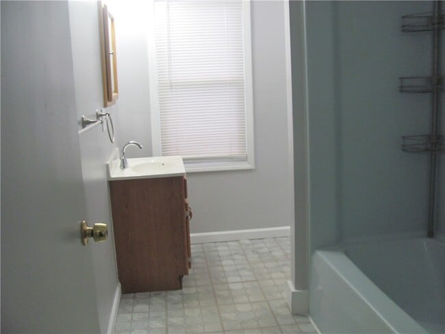 Building Photo - 66 Avis St