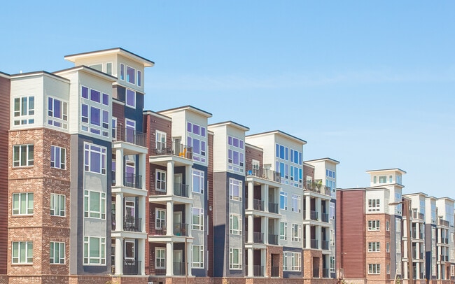 Building Photo - Summit Square