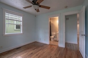 Building Photo - 210 N 10th St