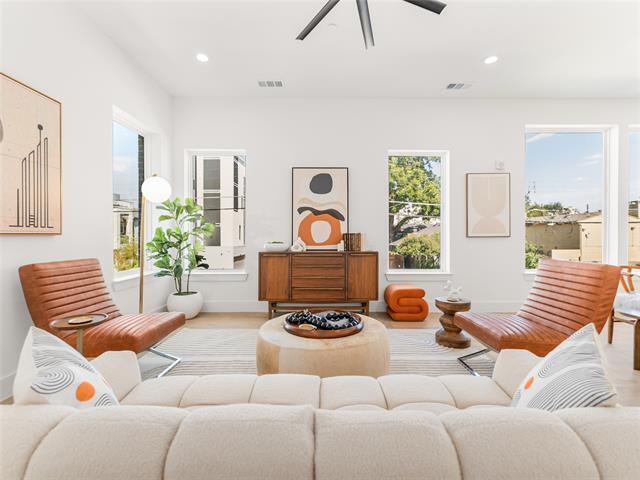 Building Photo - 2019 N Prairie Ave