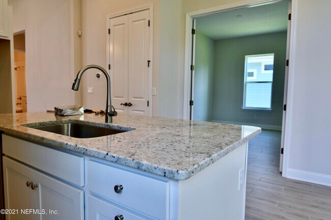 Building Photo - 538 Vista Lake Cir