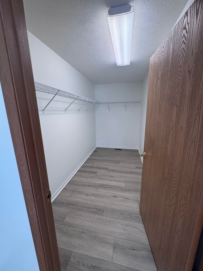 Building Photo - 5 Bd 2.5 Ba