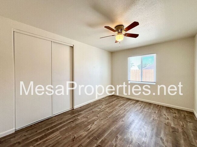 Building Photo - 820 Caliente Dr