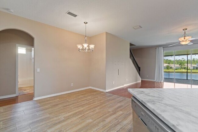Building Photo - Executive Living Waits!