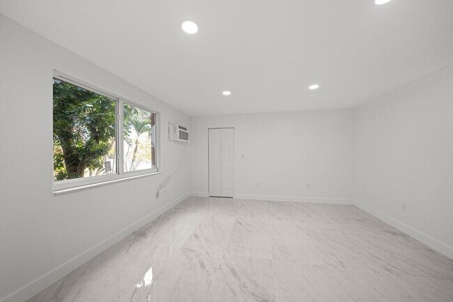 Building Photo - 6930 NW 186th St