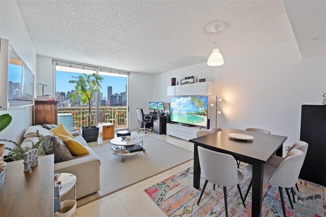 Building Photo - 2475 Brickell Ave