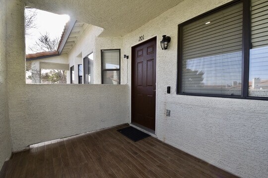 Building Photo - Large 2Bedroom | 2nd Floor | Highly Remodeled