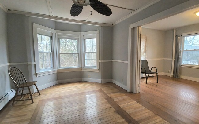 Building Photo - 204 Main St