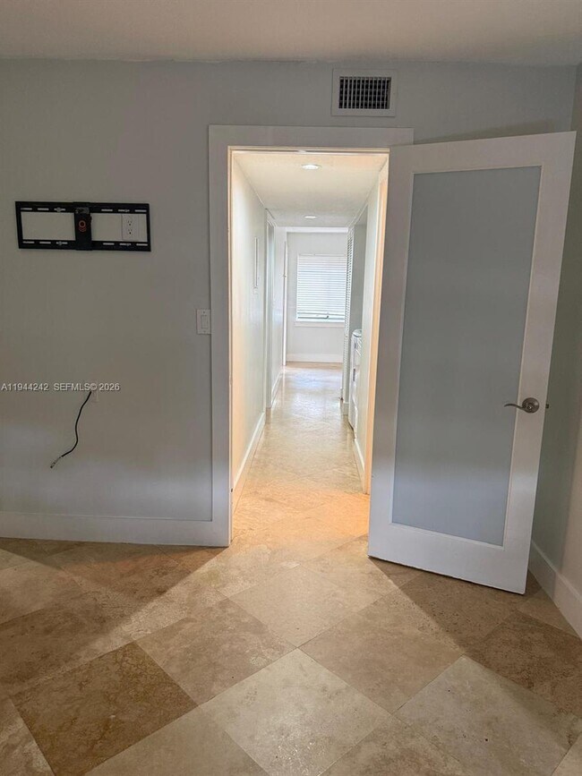 Building Photo - 118 Wimbledon Lakes Dr