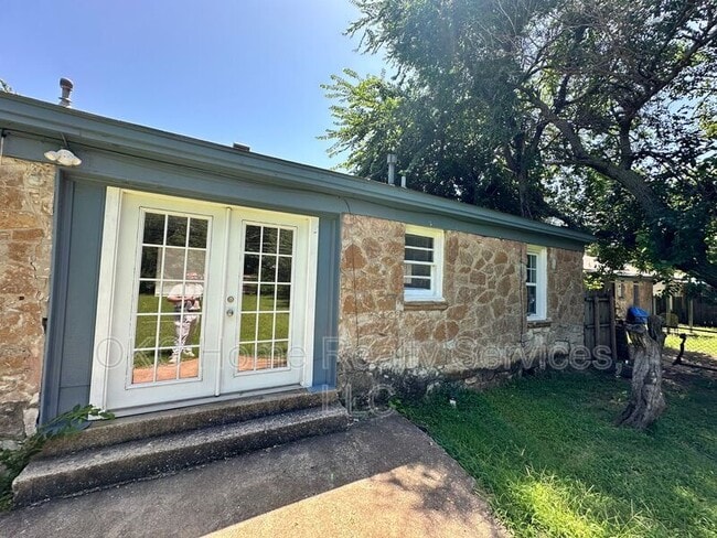 Building Photo - 4117 N Libby Ave