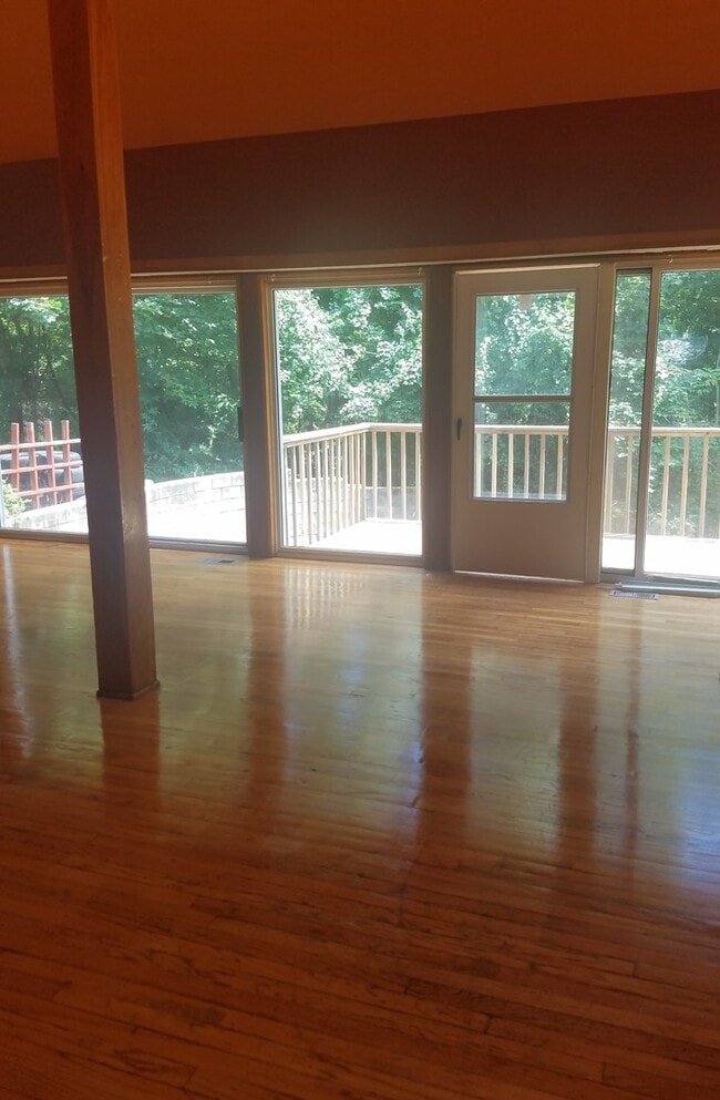 Building Photo - Single Family Home within walking distance to Quinnipiac