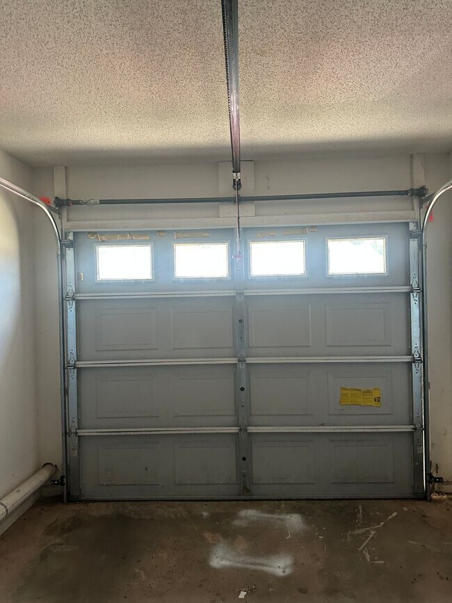 Building Photo - 105 S Spring View Dr
