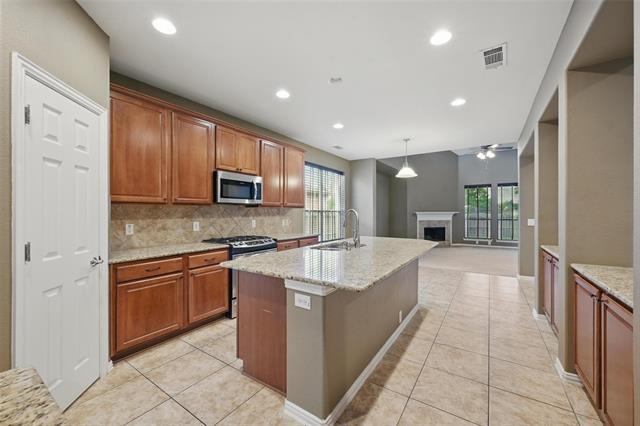 Building Photo - 918 Highland Hills Dr