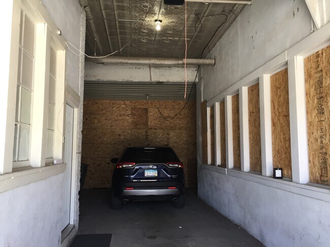 Building Photo - 844 N Gould St