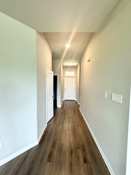 Building Photo - 1308 Kingsgate Dr